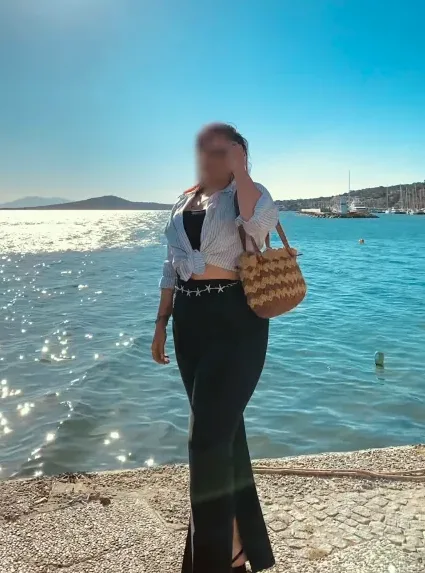 Büsra, 26