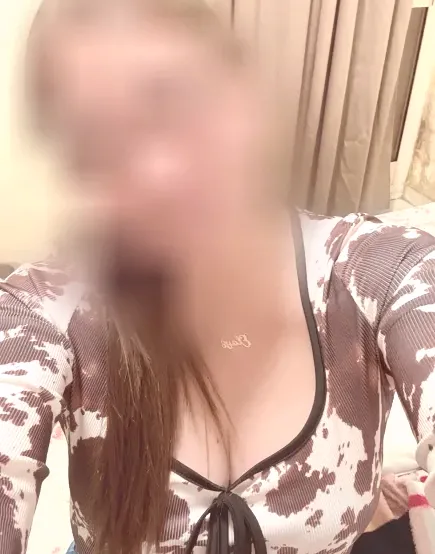 Sarah, 39