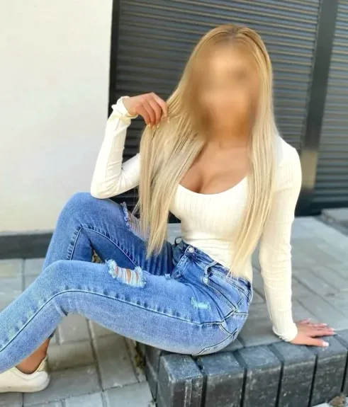Zeynep, 32
